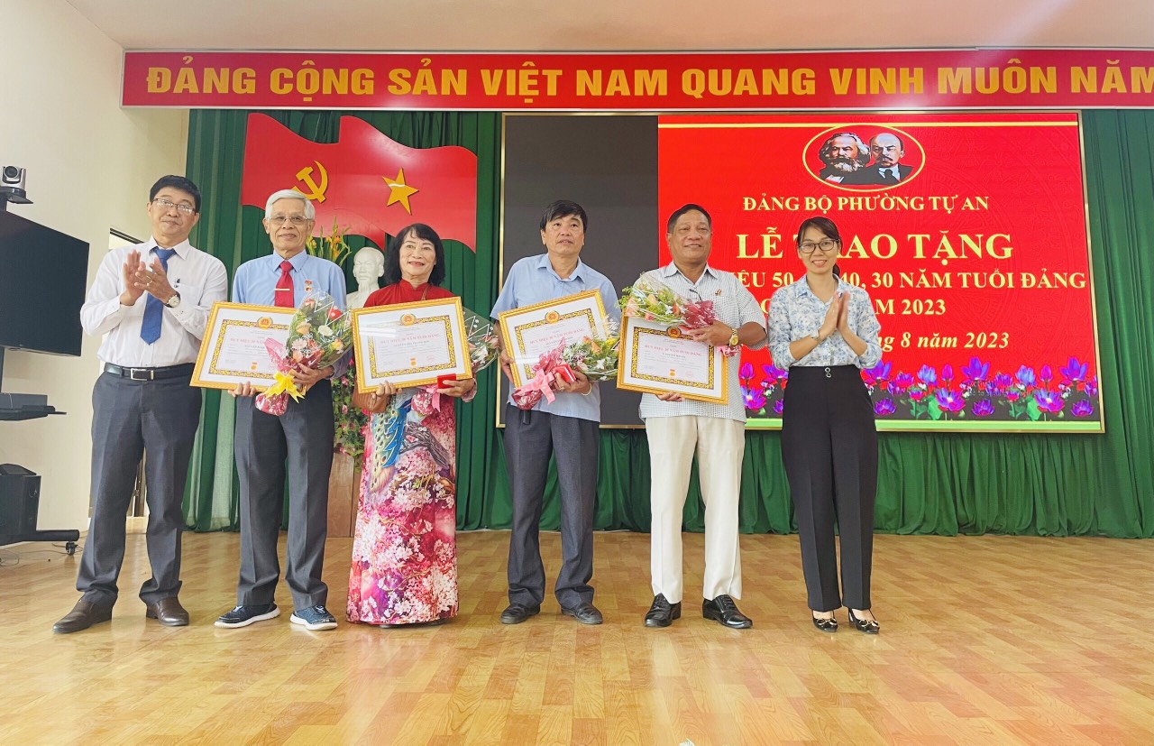 30 năm tuổi đảng